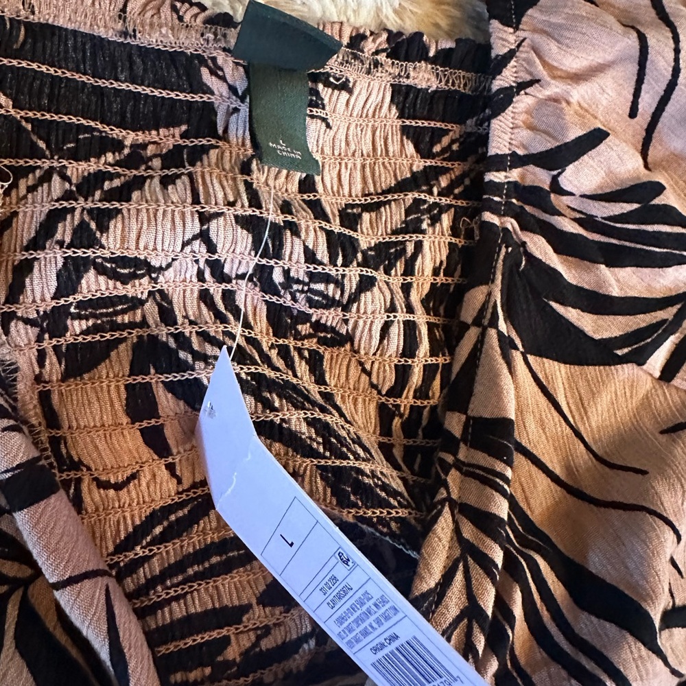Black and blush tropical Floral top - Picture 4 of 5